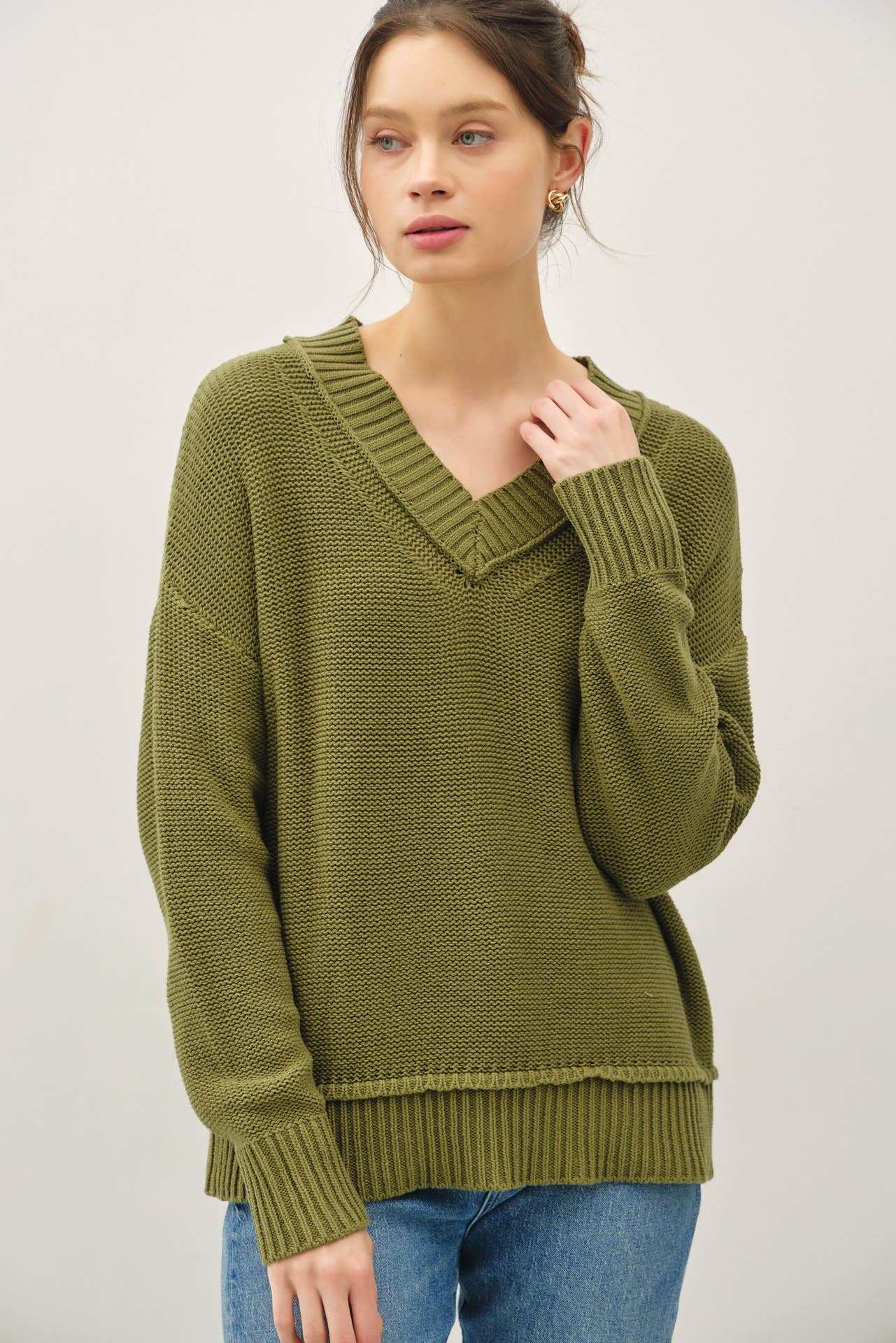 CHUNKY V NECK KNIT SWEATER