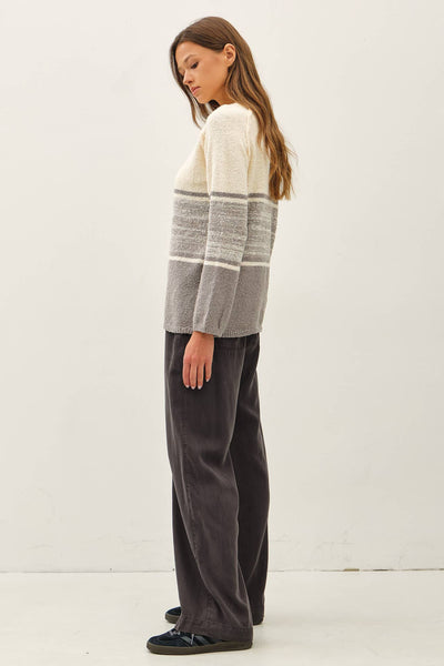 SOFT FLUFFY SWEATER WITH STRIPE GRADIENT DESIGN