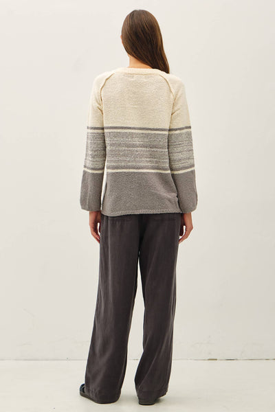 SOFT FLUFFY SWEATER WITH STRIPE GRADIENT DESIGN